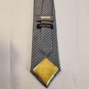 DONALD J. TRUMP SIGNATURE COLLECTION TIE 100% SILK Black Grey White Classic 58"